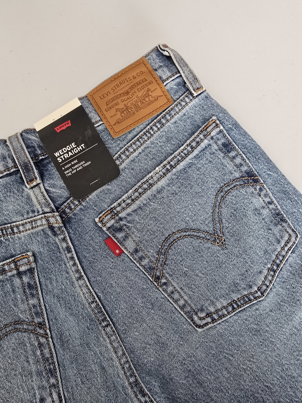 Levis Premium Wedgie Straight Jeans Women  Light Wash NWT - Picture 9 of 10